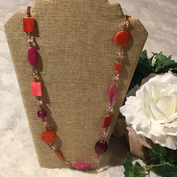 Jewelry - EUC Glass Pink/Orange/Silver Beaded Necklace, 37’